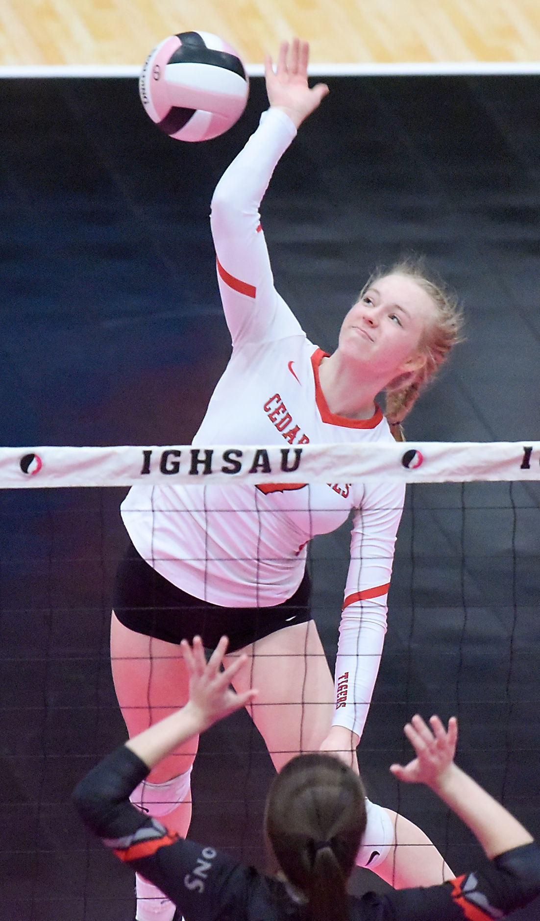 110818ho-cf-vb-linn-mar-7